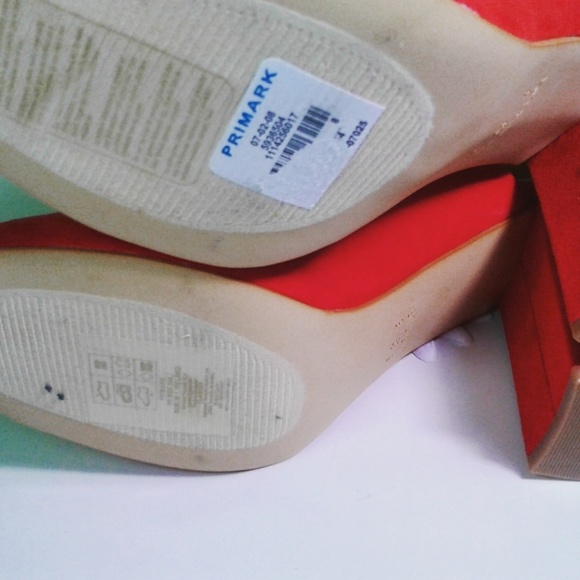 Mules Red GoldEmbellishements Size 7 Firm On Price - Picture 7 of 7